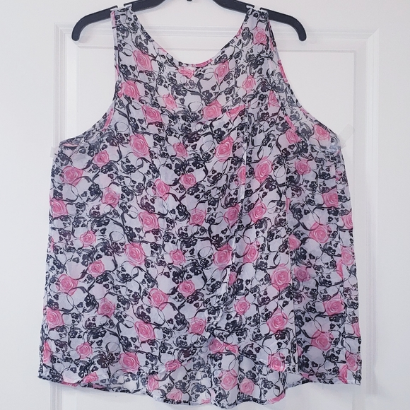 Torrid Skulls and Roses Tank With Tulip back Cami top - Picture 2 of 4